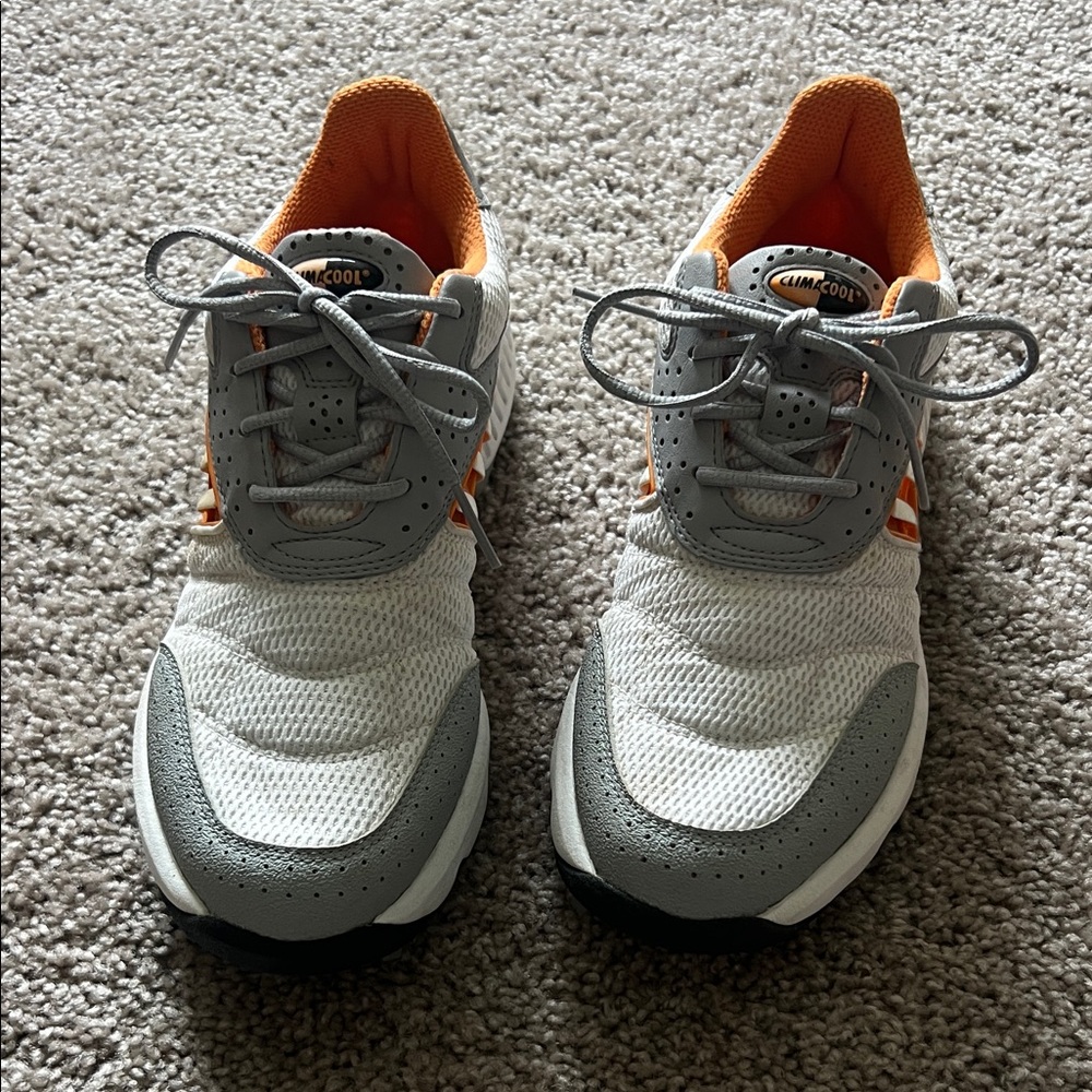 Adidas golf shoes womens size 8.5. Barely worn! Excellent used condition!